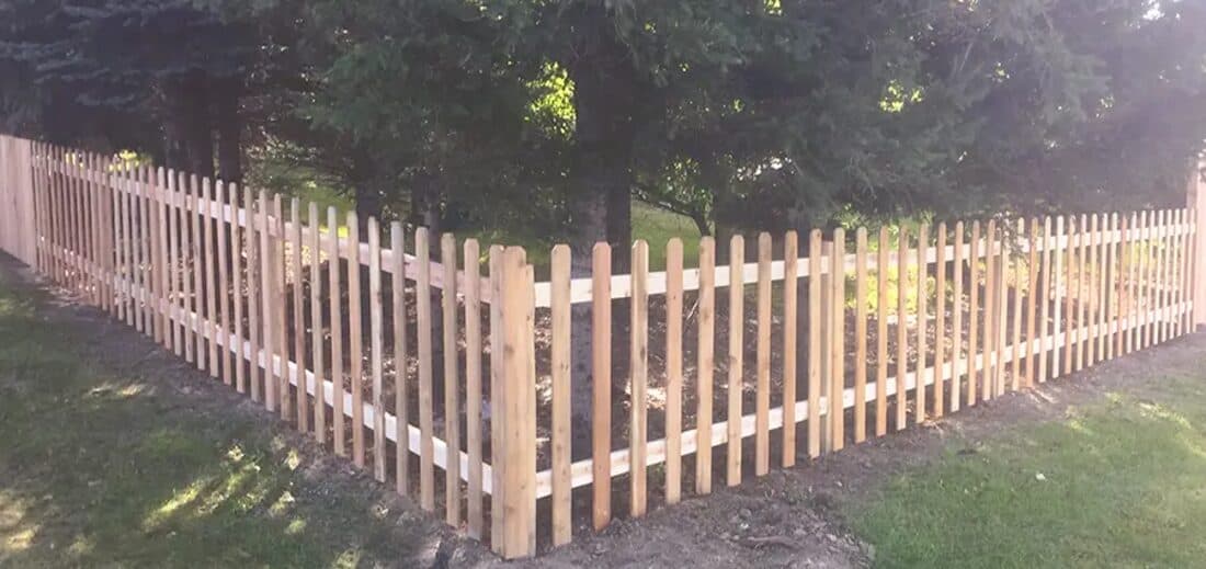 Extraordinaire Fence - 4' Picket Fence install in Sioux Falls