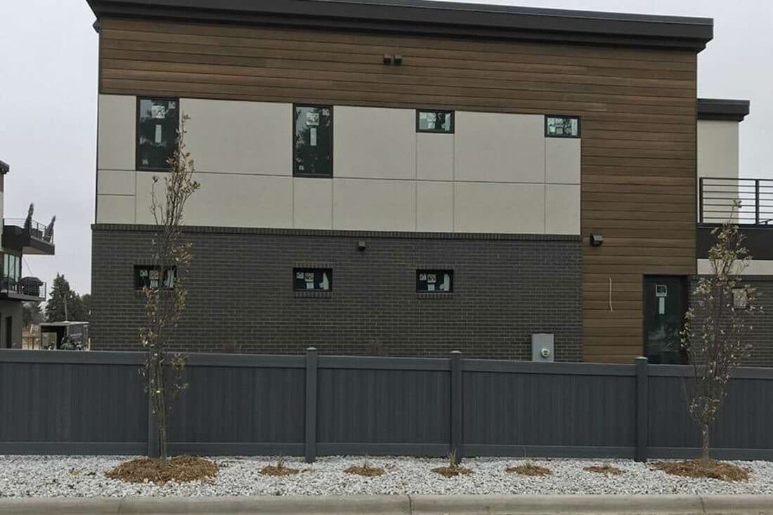 Extraordinaire Fence - Vinyl Privacy install in Sioux Falls