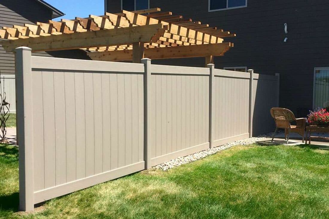 Extraordinaire Fence - Vinyl with Pergola install in Sioux Falls