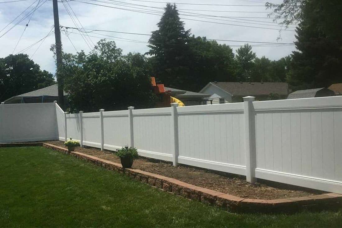 Extraordinaire Fence - Vinyl Privacy install in Sioux Falls